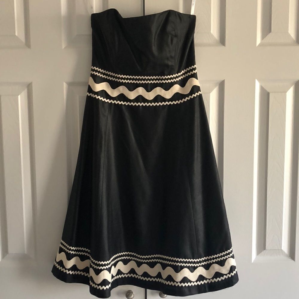 SHOSHANA Ric Rac Black Strapless Cocktail Dress Embroidery Accent Design Size 8